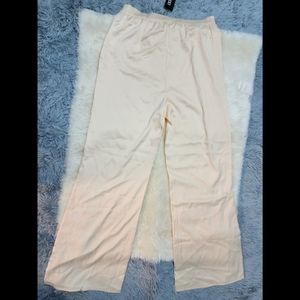 Boohoo casual pant light weight cream color size 12 NWT.